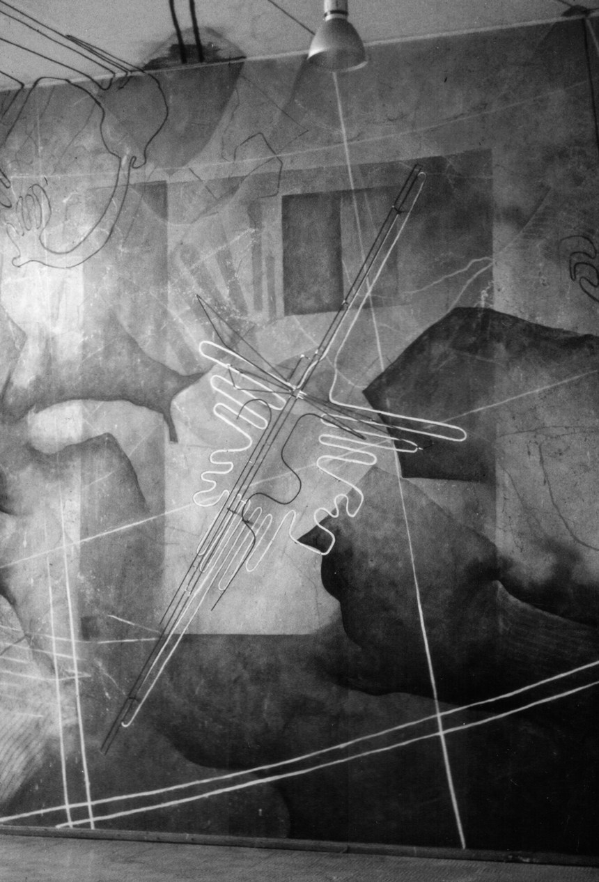 10 frontal con escultura